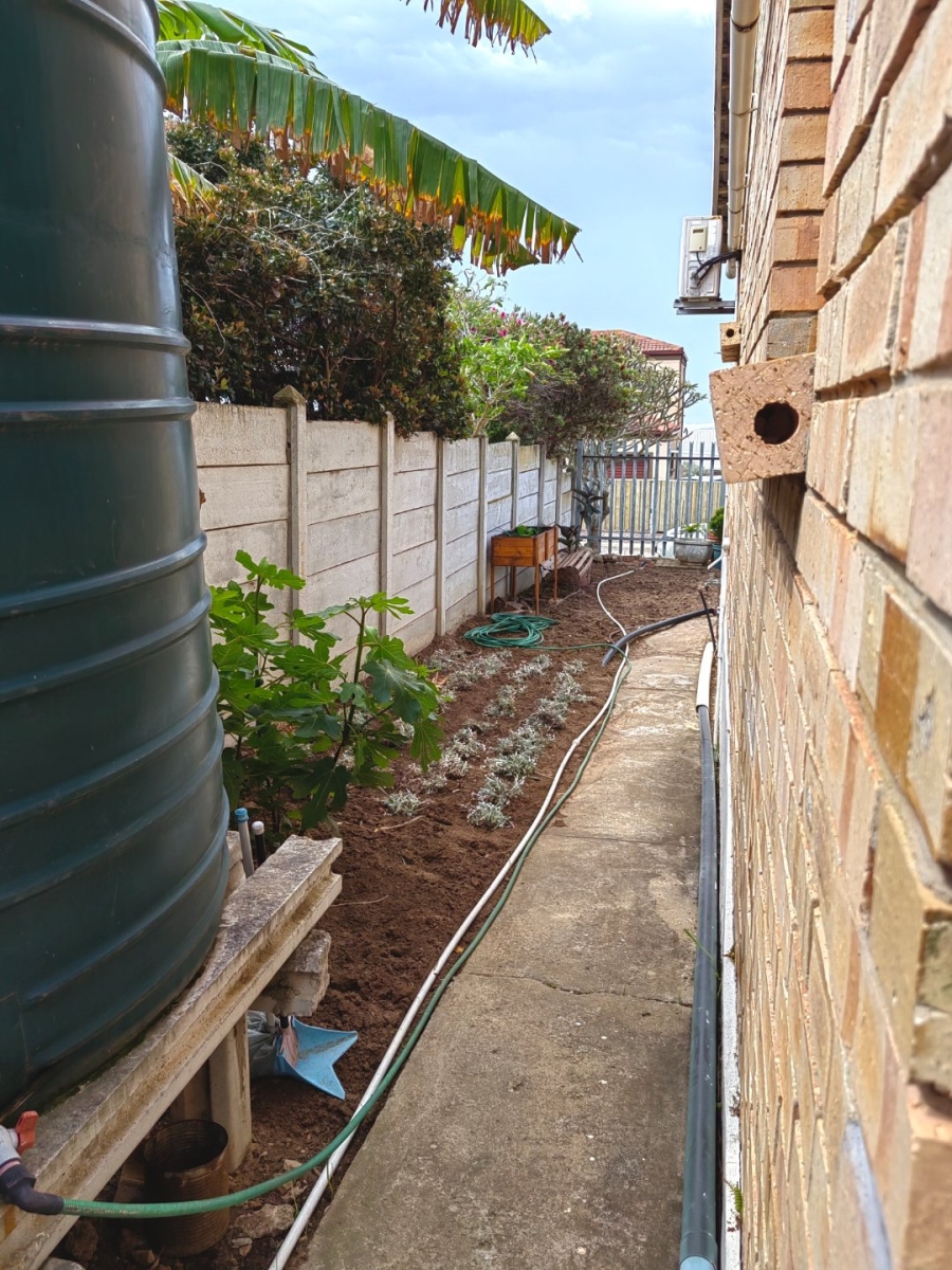 4 Bedroom Property for Sale in Wavecrest Eastern Cape